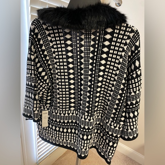 NWT Chico’s Faux Fur Collar Sweater - Picture 4 of 5